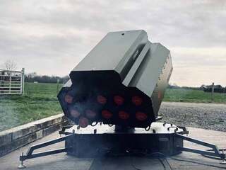 Británia predstavila odpaľovací systém pre drony HAL10: Na nepriateľa pošle celý roj aj s návnadami