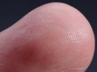 Odtlačky prstov nemusia byť úplne unikátne. Umelá inteligencia našla vzor, ktorý môže zmeniť kriminalistiku