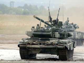 Straty ruských tankov prudko klesli. Analytici hovoria o zmene taktiky