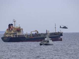 Hormuzský prieliv sa nedá naplno otvoriť: Irán nedokáže nájsť vlastné míny, rokovania sa komplikujú