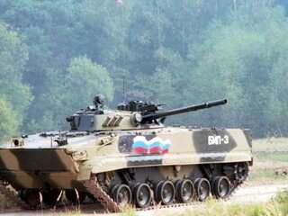 Rusko dodalo armáde nové BMP-3. Viac kusov a lepšia ochrana po skúsenostiach z Ukrajiny
