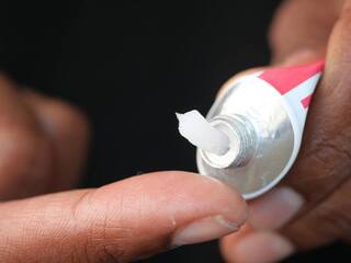 Vedci omladili starú kožu experimentálnym liekom. Rany sa potom hojili výrazne rýchlejšie