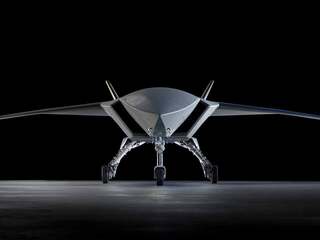 Boeing ukázal väčší Ghost Bat. Nový bojový dron unesie strely AIM-120 AMRAAM priamo vo vnútri trupu
