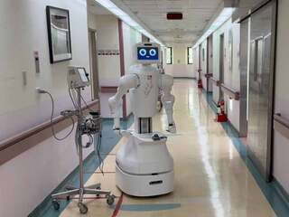 Prvá robotická AI sestra už pracuje v nemocnici. Nurabot robí prácu, ktorú doteraz zvládali len ľudia!
