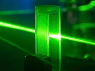Výskumníci oprášili 200-ročný fyzikálny jav a objavili nové štruktúry svetla. Stačil im laser a malý terč