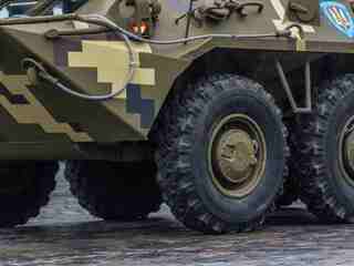 VIDEO: Ukrajina má svoj prvý transportér Skif. Vychádza zo skúseností z vojny s Ruskom a má byť lepší než americký M113