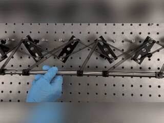 Vedci vytvorili počítač, ktorý funguje bez elektriny a čipov. Použili materiály, ktoré bežne nájdeš doma