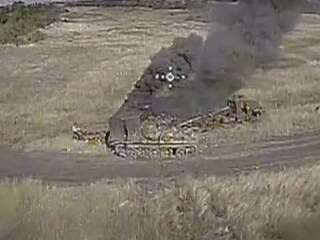 VIDEO: Rusko poslalo na front takmer 80-ročný tank T-54, ktorý prešiel 9 000 kilometrov. Potom ho našiel ukrajinský FPV dron