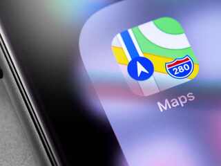 Apple Maps majú po novom reklamy a nedajú sa vypnúť. Ani predplatné iCloud+ ti nepomôže