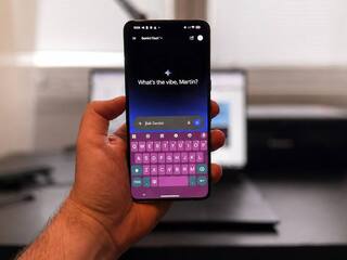 Gemini Live dostáva veľkú aktualizáciu. Hlasom ti vybaví Gmail, naplánuje úlohy a už nezabudne, čo ste spolu riešili