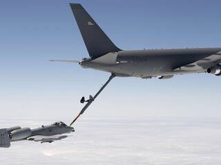 Stačí jeden zásah a vzdušný most padne. Americké tankery čelia pokročilým raketám, USAF pripravuje tvrdú obranu