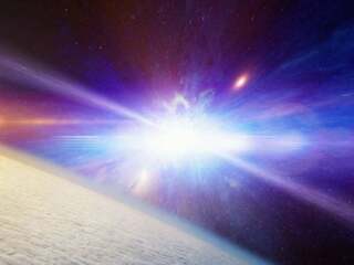 Modré záblesky smrti: Vedci konečne odhalili, čo sa skrýva za najbrutálnejšími explóziami vo vesmíre