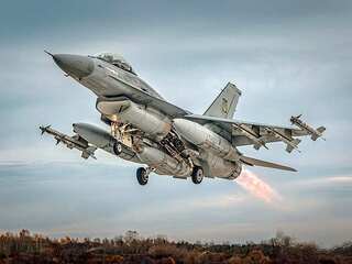 Ukrajinské F-16 mali zostreliť už 2 500 Šáhidov. Intenzívne nasadenie však prináša nový problém