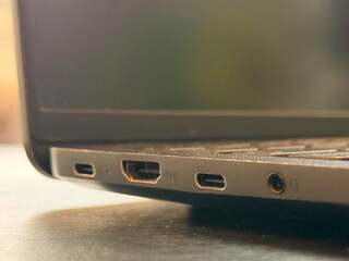 Prečo majú nové notebooky dva USB-C porty na nabíjanie? Nie je to zbytočnosť, ako sa môže zdať