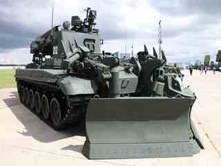 VIDEO: Ukrajina práve zničila vzácny ruský stroj IMR-3M, ktorých má Moskva na fronte len minimum. Bez neho sa útok cez ťažký terén rýchlo zasekne