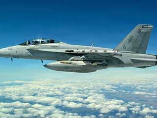 Americké námorníctvo spravilo z „hlúpej“ bomby presnú a smrtiacu zbraň: JDAM LR dokáže rýchlo zasiahnuť aj viacero cieľov naraz