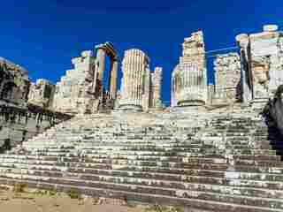 Pri stavbe školy objavili stavbári pravdepodobne najväčší posvätný areál v celej Rímskej ríši