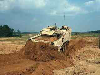 Mosty neunesú tanky, technika sa rozpadá a mínové systémy chýbajú. Francúzsko odhalilo žalostný stav vlastnej armády