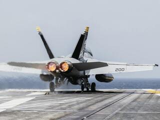 Chaos v Hormuzskom prielive: USA zasiahli iránsky tanker, francúzsku loď poškodil iránsky dron a Saudská Arábia odmietla Trumpa