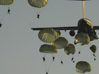 3 000 výsadkárov do 18 hodín: USA sú pripravené zasiahnuť na ostrove Charg