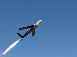 Raytheon predstavil raketový systém Coyote: Drony v dosahu padajú na zem ako kus plastu