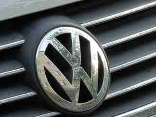 Volkswagen zvažuje vstup do obranného priemyslu. Rokuje o výrobe komponentov pre Iron Dome