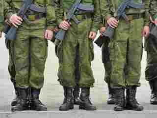 Ruskí vojaci v Doneckej oblasti odmietajú štátnu aplikáciu Max. Po obmedzení WhatsAppu a Telegramu rastie napätie v jednotkách