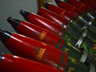 Slovensko sa postupne mení na centrum výroby delostreleckej munície. V Strážskom vyrastie továreň za 300 miliónov eur