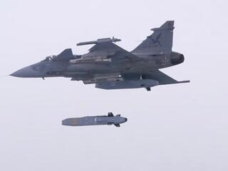 Gripen dostáva zbraň s dosahom vyše 500 kilometrov. Švédi z neho prvýkrát odpálili TAURUS
