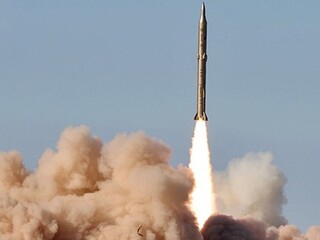 Irán odpálil 11 rakiet na Izrael. Netanjahu dostal od Trumpa tvrdý odkaz