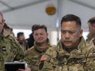 Americký generál nechal tajné mapy vo vlaku v Poľsku. Zmizli na 24 hodín