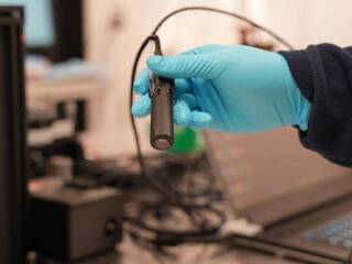 Mikroskop veľký ako pero môže zmeniť diagnostiku rakoviny. PrecisionView ukáže lekárom podozrivé tkanivo ešte pred biopsiou