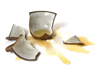 Vedci práve objavili nový zákon fyziky. To, ako sa veci lámu, má skrytý poriadok