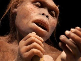 Vedci si myslia, že našli prvého predka človeka, ktorý chodil vzpriamene. Neprišiel však z Afriky
