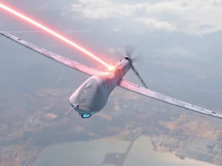 VIDEO: Maďarsko práve zostrelilo dron vlastným laserom. Do roka ho chce dostať k vojakom