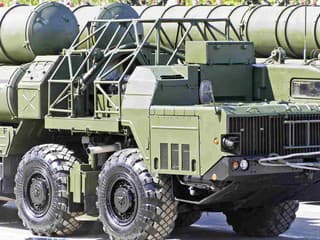 Ukrajina čelí novému problému. Rusko mení S-400 na útočnú zbraň a v zásobe má približne 400 rakiet RM-48U