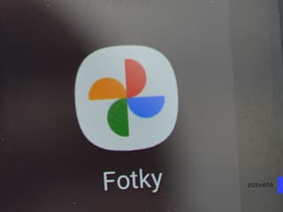 Fotky máš v Google Fotkách, no stále ti zaberajú miesto v telefóne? Toto tlačidlo ich z mobilu odstráni bez straty zálohy