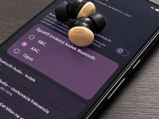Tvoje Bluetooth slúchadlá môžu hrať lepšie. V Androide stačí zmeniť toto skryté nastavenie