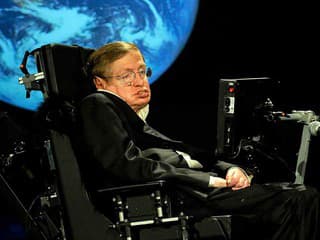 Stephen Hawking vo svojich posledných rokoch varoval, že sa ľudstvo musí stať viacplanetárnym druhom: Každé riziko, ktoré spomenul, dnes rapídne napreduje