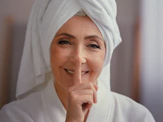 Menopauza ovplyvňuje aj zdravie ústnej dutiny: Zmeny, o ktorých sa nehovorí