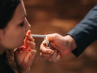 Nefajčíte a i tak to príde: Medzi nefajčiarmi sa rozmáha diagnóza typická pre fajčiarov!