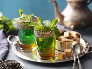 Tento čaj na večer vás skvelo uspí: Zbaví vás bolestí brucha aj chrápania