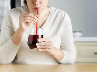 Lekári odporúčajú tento ranný nápoj pri vysokom cholesterole. Môže pomôcť chrániť cievy aj srdce