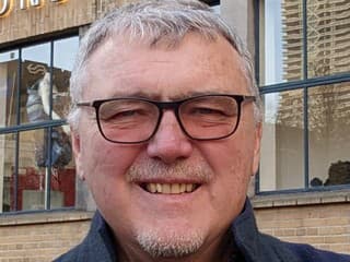 Richard Veselý bol primárom, neskôr spolupracoval na vývoji nových liekov: Slová o očkovaní, obsahu liekov i súkromnej životnej tragédii