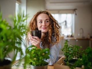 Tieto tri bylinky by mala mať každá žena vo svojej lekárničke: Podpora štítnej žľazy, hormónov i vnútorného pokoja