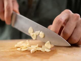 Cesnak a liečba viróz: Väčšina z nás s týmto prírodným antibiotikom nezaobchádza správne