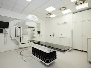 Michalovská nemocnica má nový lineárny urýchľovač. Pracovisko prerobili za vyše 4 milióny eur