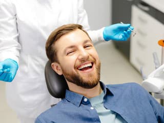 Týmto domácim prípravkom môžete nahradiť ústne vody: Vedci sa tešia, že je to aj zdravšie a efektívnejšie!