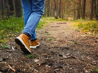 Po dojedení si nesadajte: Toto sa stane s telom, ak si vyberiete prechádzku