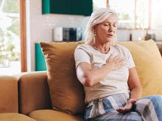 Cítite bolesť na hrudi? Toto sú možné príčiny